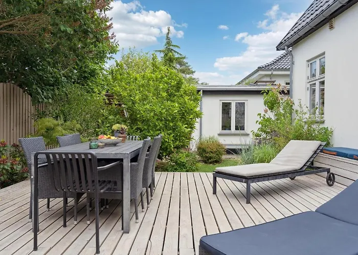 Beautiful Home In Kbenhavn S With Wifi And 2 Bedrooms